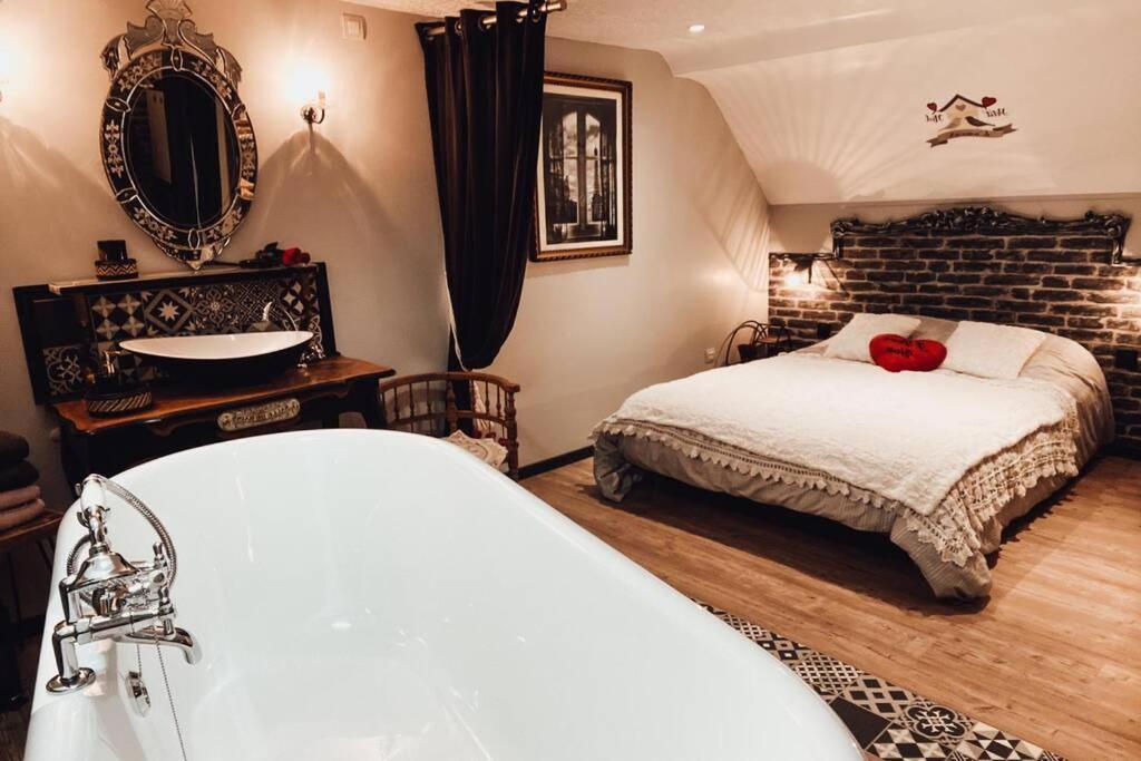 Appartement Romantique Parisien, Baignoire Retro Au Pied Du Lit Μπουλόν-Σιρ-Μερ Εξωτερικό φωτογραφία