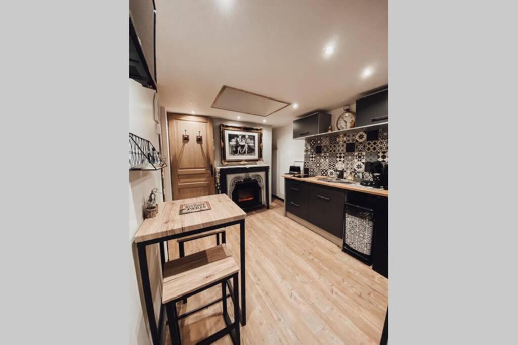 Appartement Romantique Parisien, Baignoire Retro Au Pied Du Lit Μπουλόν-Σιρ-Μερ Εξωτερικό φωτογραφία